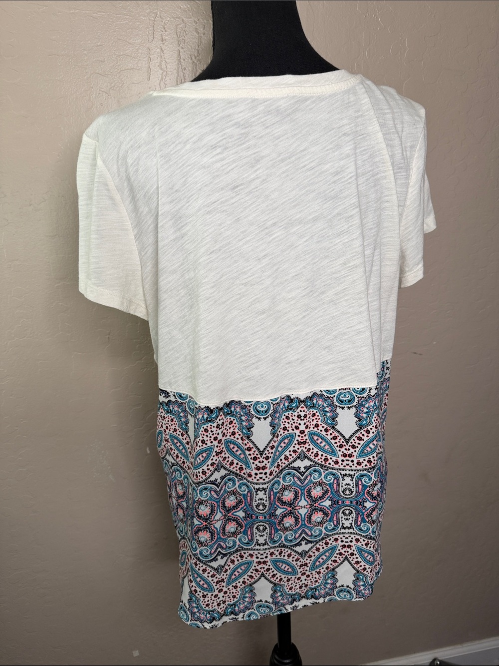 Express White Short-Sleeve Tee with Blue Paisley Hem - Picture 5 of 6